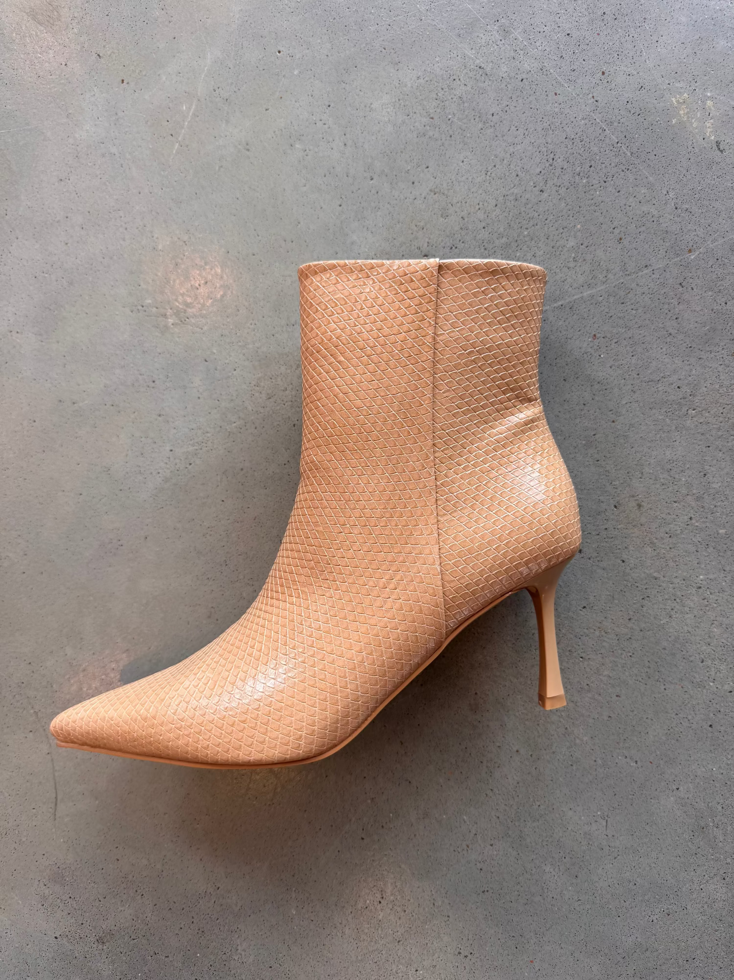 Lexy Scale Boot